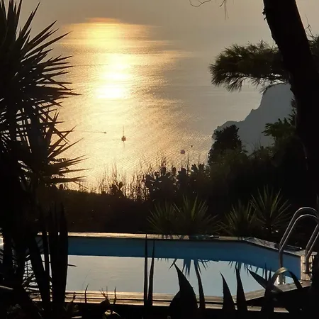 Anoeta Casetta Eoliana Lipari,pool,sauna Σαλέ *